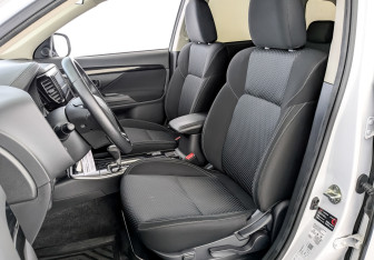 Подержанный автомобиль Mitsubishi Outlander 2020 года (20 фото)