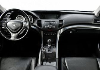 Подержанный автомобиль Honda Accord Sedan 2012 года (8 фото)