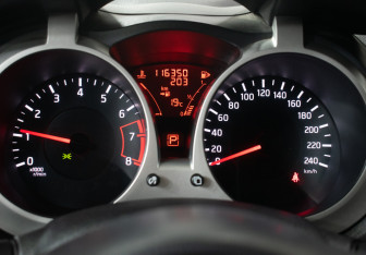 Подержанный автомобиль Nissan Juke 2012 года (10 фото)