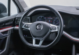 Подержанный автомобиль Volkswagen Touareg 2019 года (14 фото)
