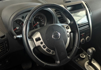 Подержанный автомобиль Nissan X-Trail 2010 года (12 фото)