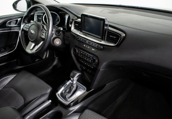 Подержанный автомобиль Kia Ceed Hatchback 2018 года (10 фото)