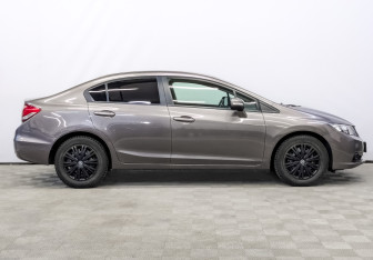 Подержанный автомобиль Honda Civic Sedan 2013 года (4 фото)