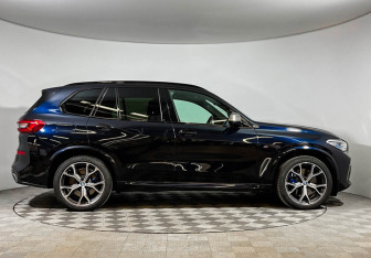 Подержанный автомобиль BMW X5 2019 года (6 фото)