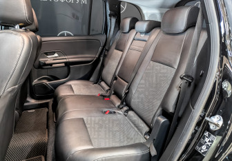 Подержанный автомобиль Mercedes-Benz GLB 2021 года (12 фото)