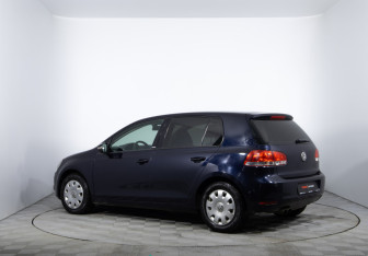Подержанный автомобиль Volkswagen Golf Hatchback 2011 года (7 фото)