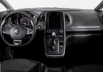 Подержанный автомобиль Renault Scenic 2018 года (12 фото)