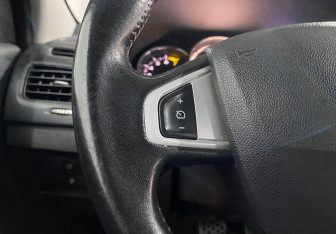 Подержанный автомобиль Renault Fluence 2012 года (17 фото)