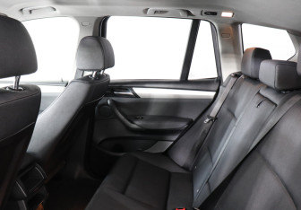 Подержанный автомобиль BMW X3 2011 года (14 фото)