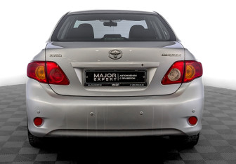Подержанный автомобиль Toyota Corolla Sedan 2008 года (6 фото)
