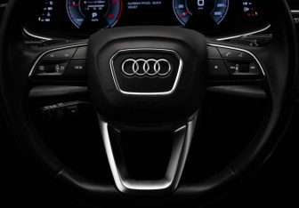 Подержанный автомобиль Audi Q7 2021 года (10 фото)