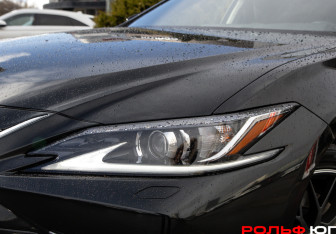 Подержанный автомобиль Lexus ES 2019 года (24 фото)