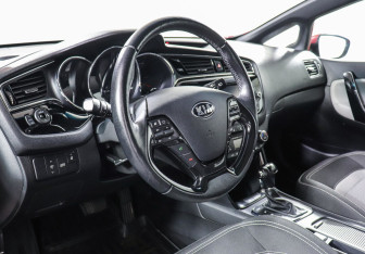 Подержанный автомобиль Kia Ceed Hatchback 2016 года (7 фото)