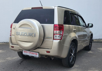 Подержанный автомобиль Suzuki Grand Vitara 2010 года (5 фото)