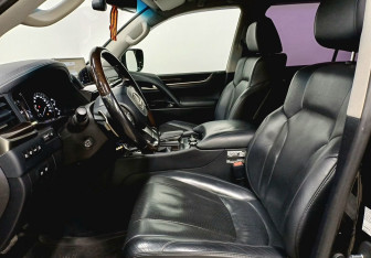 Подержанный автомобиль Lexus LX 2016 года (22 фото)