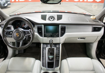 Подержанный автомобиль Porsche Macan 2015 года (14 фото)