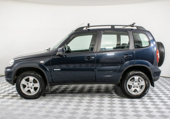 Подержанный автомобиль Chevrolet Niva 2012 года (8 фото)