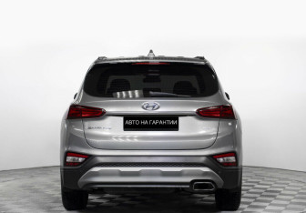 Подержанный автомобиль Hyundai Santa Fe 2019 года (6 фото)