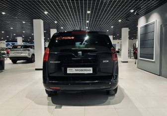 Подержанный автомобиль Peugeot 5008 Compactvan 2011 года (5 фото)