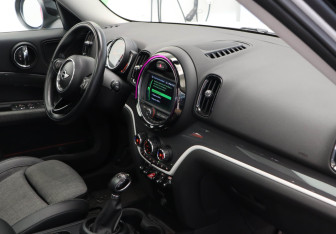 Подержанный автомобиль MINI Countryman 2017 года (22 фото)
