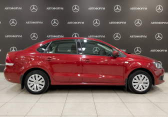 Подержанный автомобиль Volkswagen Polo Sedan 2012 года (4 фото)