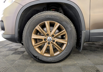 Подержанный автомобиль Volkswagen Tiguan 2016 года (18 фото)