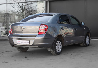 Подержанный автомобиль Chevrolet Cobalt Sedan 2013 года (4 фото)