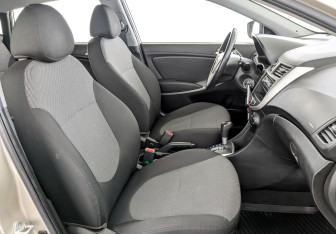 Подержанный автомобиль Hyundai Solaris Hatchback 2012 года (23 фото)