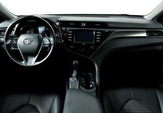 Подержанный автомобиль Toyota Camry Sedan 2020 года (10 фото)