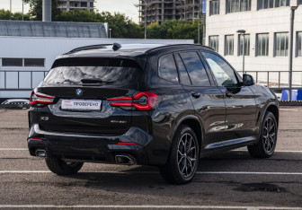 Подержанный автомобиль BMW X3 2023 года (5 фото)