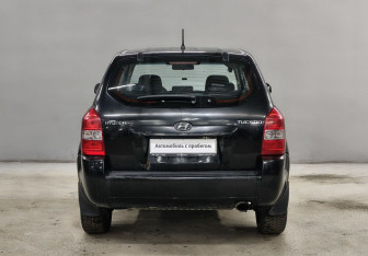 Подержанный автомобиль Hyundai Tucson 2008 года (6 фото)
