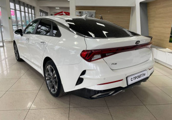 Подержанный автомобиль Kia K5 2021 года (7 фото)
