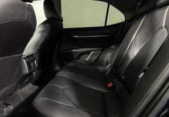 Подержанный автомобиль Toyota Camry Sedan 2020 года (10 фото)