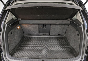 Подержанный автомобиль Volkswagen Tiguan 2010 года (10 фото)