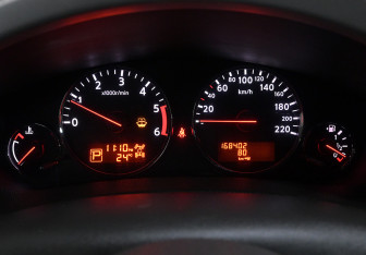 Подержанный автомобиль Nissan Pathfinder 2014 года (11 фото)