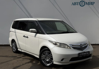 Подержанный автомобиль Honda Elysion 2004 года (3 фото)