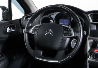 Подержанный автомобиль Citroen C4 Sedan 2016 года (11 фото)