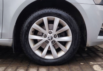 Подержанный автомобиль Skoda Octavia Liftback 2018 года (17 фото)