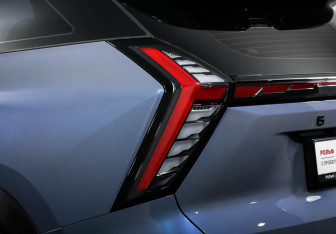 Подержанный автомобиль Geely Atlas 2023 года (16 фото)