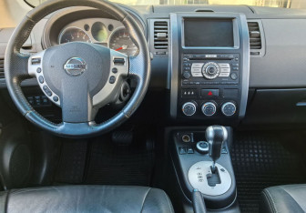 Подержанный автомобиль Nissan X-Trail 2008 года (15 фото)