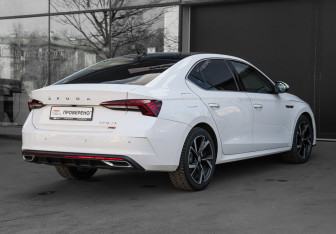 Подержанный автомобиль Skoda Octavia Liftback 2023 года (5 фото)