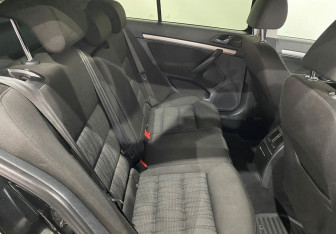 Подержанный автомобиль Skoda Octavia Liftback 2011 года (10 фото)