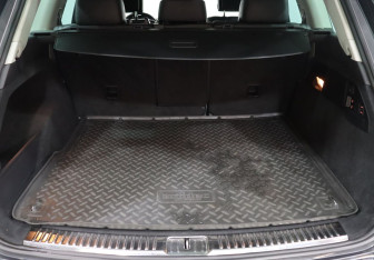 Подержанный автомобиль Volkswagen Touareg 2013 года (25 фото)
