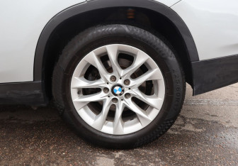 Подержанный автомобиль BMW X1 2014 года (9 фото)