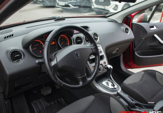 Подержанный автомобиль Peugeot 308 Hatchback 2009 года (9 фото)