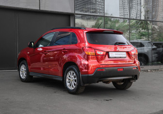 Подержанный автомобиль Mitsubishi ASX 2010 года (6 фото)