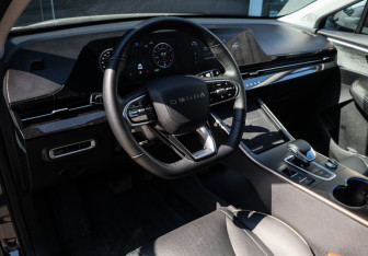 Подержанный автомобиль Omoda C5 2024 года (13 фото)