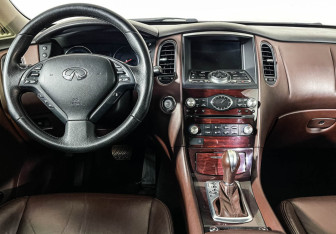 Подержанный автомобиль Infiniti EX 2010 года (12 фото)