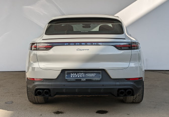 Подержанный автомобиль Porsche Cayenne 2020 года (18 фото)