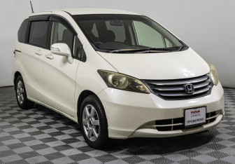 Подержанный автомобиль Honda Freed 2011 года (3 фото)